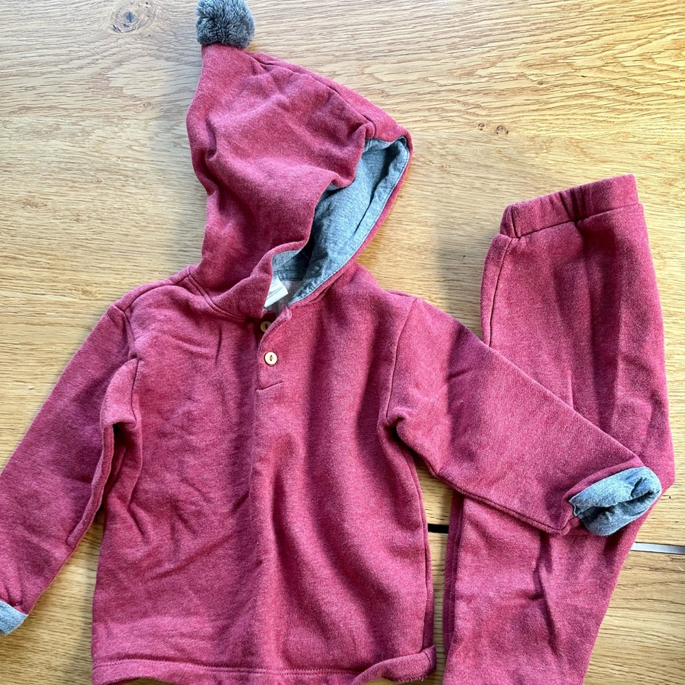 H & M Two Piece Red Holiday Toddler Cotton Matching Sweatset!